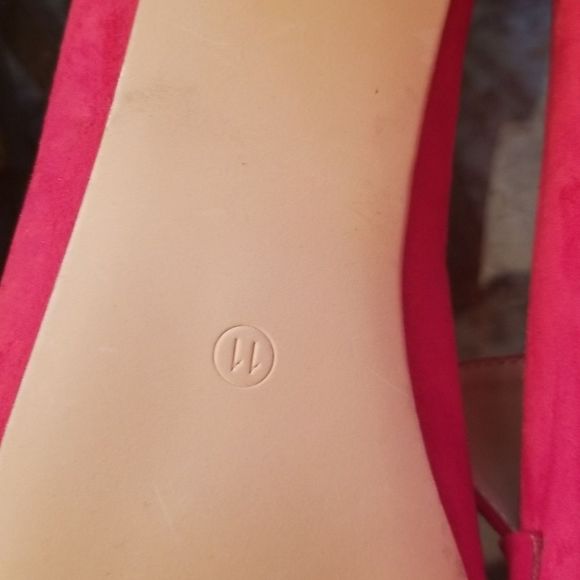 Womens Red Faux Suede Slip On Loafers With Gold Faux Buckle NWOT Sz. 11M - Picture 8 of 9